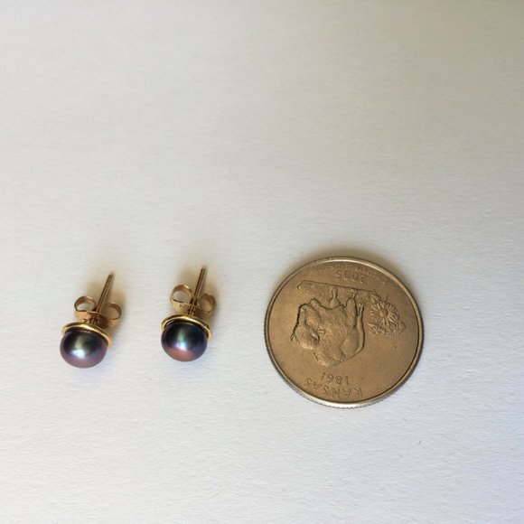 14K Solid Gold Small Black Pearl Stud Earrings